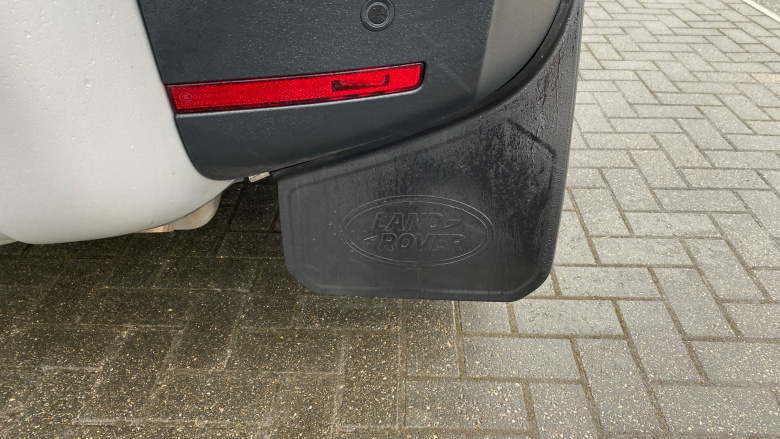 Land Rover Defender 2.0 P300 SE 110 5dr Auto Petrol Estate